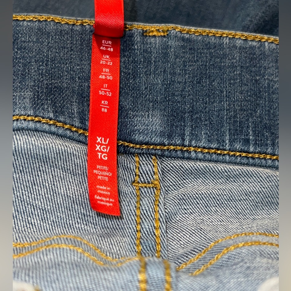 Spanx Pull-on Flare Leg Shaping Jeans in Women’s XL Petite - Picture 4 of 5